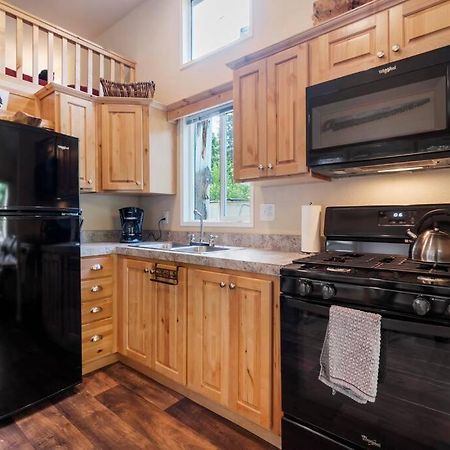 New Tiny Home Steps Away From Mt. Rainier Ashford Εξωτερικό φωτογραφία