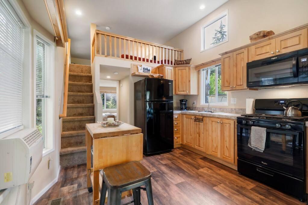 New Tiny Home Steps Away From Mt. Rainier Ashford Εξωτερικό φωτογραφία
