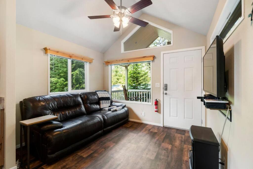 New Tiny Home Steps Away From Mt. Rainier Ashford Εξωτερικό φωτογραφία